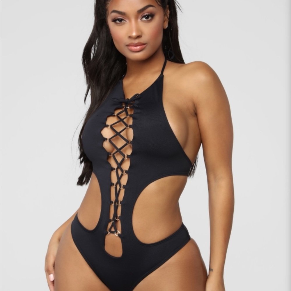 ❌SOLD❌🔓🔓FN: cut out 1 piece swim suit (black)